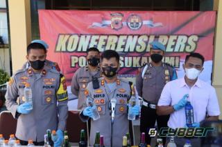 Jelang Perayaan Idul Adha, Ribuan Botol Miras Diantaranya Oplosan, Disita Polisi