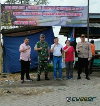 Danramil 0602-19/Cikande hadiri giat Simulasi Pemadam Kebakaran Dari Mr.Dylen Huwang Konsultan PT.Nikomas