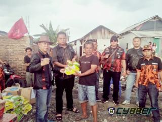 Delapan Warga Korban Kebakaran Menerima Bantuan MPC -PP Kota Bandar Lampung.
