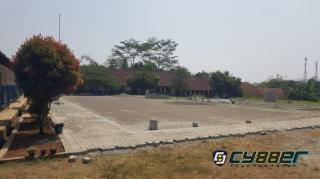 Pemasangan Paving Block di SMPN 3 Cipatat Terkesan Semrawut, Pelaksana: Pekerjaan Belum Selesai