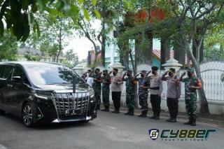 Selaku Dansatgas Pamwil Danrem 064/MY Sambut Kedatangan Wapres Di Tanara
