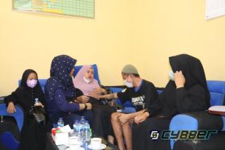 Kapolres Sukabumi Bantu Biaya Untuk Kontrol Kesehatan Kehamilan Seorang Wanita yang Suaminya Ditahan di Polres Sukabumi