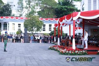 HUT RI ke 77, Kapolda Jabar Bersama Forkopimda Hadiri Pengibaran Bendera Merah Putih