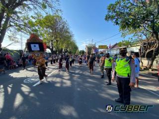 Polsek Densel Amankan Kegiatan Karnaval Hari Kemerdekaan RI ke-77 di Kelurahan Sesetan 