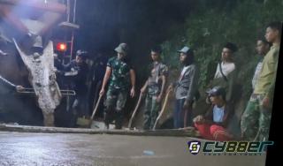 Dansatgas TMMD 114 Kodim 0608 Cianjur Kejar Target Pengerjaan Laksanakan Pengecoran Jalan Dikebut Hingga Malam
