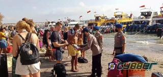 Operasi Bina Waspada Agung 2022, Satpolairud Polresta Denpasar Pos Sanur Bagikan Masker