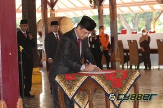 Bupati Lantik Sekda dan 5 Kepala Dinas