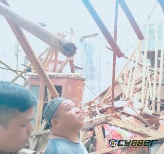 Seminggu Pasca Angin Puting Beliung, Rumah Ambruk di Kampung Tarikolot