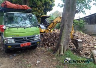Limbah Sampah Hyundai Di Buang Secara Serampangan