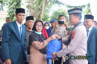 Kapolda Jabar Berikan Paket Sembako di Ponpes Assalam Putri Warungkiara Sukabumi.