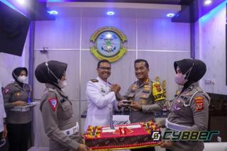 Polresta Cirebon Beri Kejutan HUT ke-77 TNI