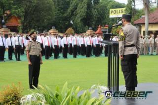 Satu Personel Polresta Cirebon Mendapat Kenaikan Pangkat Pengabdian