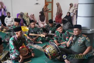 Tampil Di Peringatan Maulid Nabi Muhammad SAW, Danrem 064/MY Apresiasi Grup Marawis Yonif 320/BP