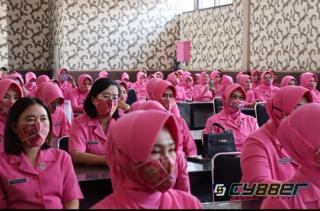 Bhabinkamtibmas dan Bhayangkari Terima Arahan Kapolres AKBP Edwin.