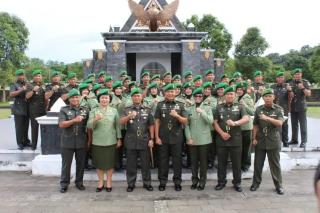 Komandan Pusdikku Ditkuad Ikuti Ziarah ke TMP Cikutra Dalam Rangka HUT KE-77 Keuangan AD