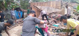 Polres Lampung Selatan Turunkan Personel ke Lokasi di 3 Kecamatan Terdampak Banjir