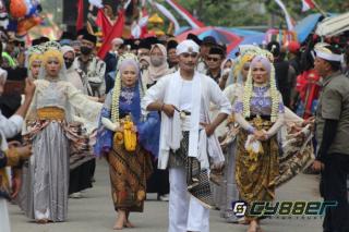 Para Kafilah dari 40 Kecamatan Ramaikan Pawai Ta’aruf MTQ ke- 48 Tingkat Kabupaten Cirebon