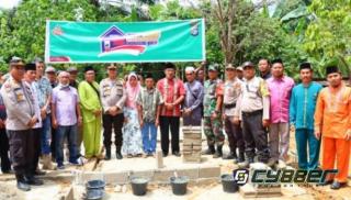 Nurhayati Menangis Sepanjang Acara Peletakan Batu Pertama Program Bersih 