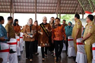 Bupati Muhamat Marasabessy Terima Duta Parenting, Tekan Stunting di Kabupaten Maluku Tengah