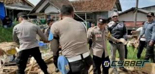 Bentuk Kemanusiaan Polsek Ciawi dan Kepala Desa Bojong Murni 