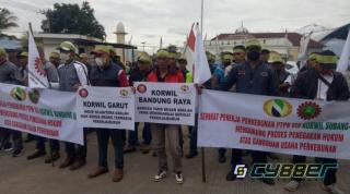 Ratusan Massa SPBUN Lakukan Aksi Damai di Kejaksaan Negeri Garut