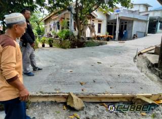 Warga Cihideung Apresiasi Betonisasi Jalan Oleh Pemdes Cipelang