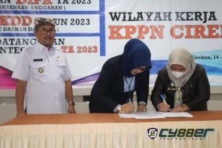 Bupati Cirebon Secara Simbolis Serahkan DIPA Petikan dan Buku Alokasi TKD 2023