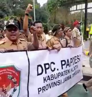 Aksi Damai 9 Tahun Para Kades