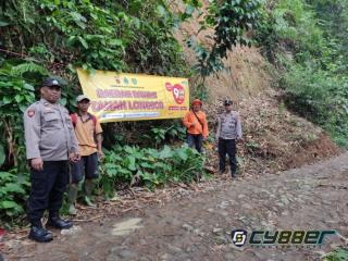 Antisipasi Korban Longsor, Polsek Parakansalak Pasang Peringatan di 2 Lokasi