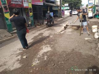 Forum Gemar Bersama Patriot Siliwangi Sejati Margahayu Tengah Lakukan Perbaikan Jalan