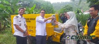 Kunjungan Wakil Ketua DPRD Kota Cilegon ke Bank Sampah Menderma. Ada apa ya?