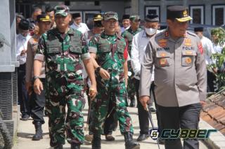 Danrem 062/Tn Pimpin PAM VVIP Dalam Rangka Kunker Presiden RI Di Pontren Al Ittifaq Wilayah Korem 062/Tn