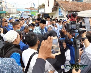 Kedatangan Ketum Demokrat AHY Disambut Ribuan Masyarakat Bandung Barat
