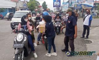 Takjil Ramadhan DPC PWMOI Kabupaten Cilacap di Serbu Warga