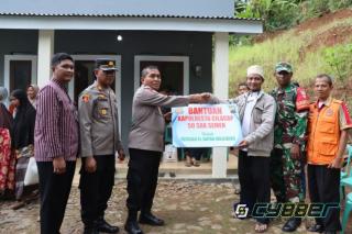 Ramadhan Untuk Sesama, Kapolresta Cilacap Memberikan Bantuan Kepada Warga Majenang