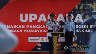 Apresiasi Kinerja Kalapas Sematkan Tanda Kenaikan Pangkat Kepada  Empat Pegawai Lapas Cilegon