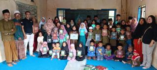 Lingkar Kemanusiaan Indonesia Salurkan Wakaf Al Quran untuk Pontren Darul Hikam