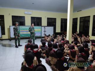 Anggota Satgas TMMD Berbagi Pengalaman Menjadi Prajurit TNI dengan Siswa SD