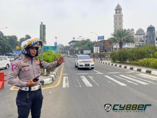 Urai Kepadatan Kendaraan Saat Libur Panjang di Kawasan Puncak Bogor, Polisi Lakukan Rekayasa Arus Lalu Lintas