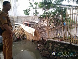 Tanggul Anak Sungai Cikungkurak Jebol, Pemukiman Warga Tergenang Air