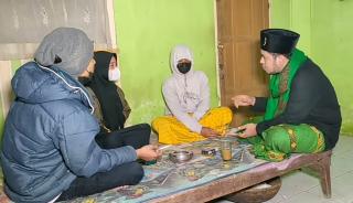 Tangguh!!! Bu Siti Punya Dua Suami Tinggal Satu Atap Bertiga Setiap Malam Bergiliran, Ngaku Masih Kurang