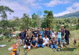 Paguyuban Cipelang Herang Gotong Royong Bersihkan TPU