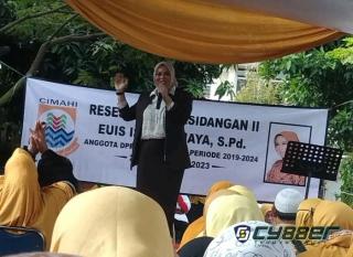 Anggota DPRD Kota Cimahi Euis Isop Romaya Merasa Bangga Melihat Warga Cibereum Senang, Ini Alsannya