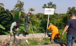 Peduli Lingkungan Hidup Aparatur Kelurahan Cisurupan Gelar Karya Bhakti Jum