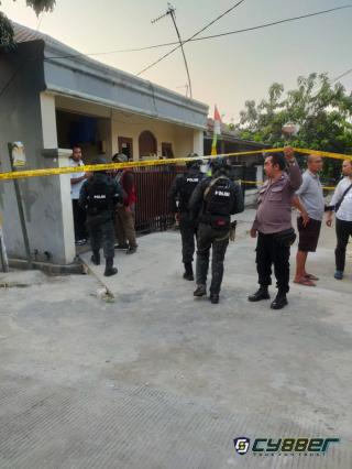 Terduga Teroris di Bekasi Diamankan Densus 88 bersama Belasan Pucuk Senjata dan Ratusan Amunisi