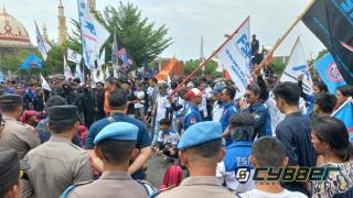 Ribuan Buruh di Majalengka Tuntut Kenaikan Upah, Bupati: Akan Perjuangkan UMK yang Layak 