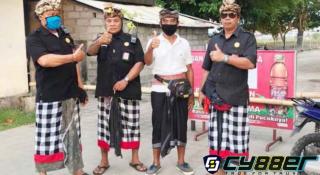 Pecalang Melakukan Pengamanan di Akses Masuk Pangai Kelan, Tuban, Kecamatan Kuta Badung