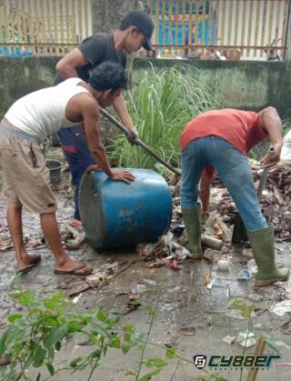 DLHK Bersihkan Sampah Menumpuk di Lingkungan SDN 006 Pangkalan Kerinci