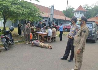 Cegah Penyebaran Covid-19, Polsek Kadipaten Polres Majalengka Polds Jabar Gelar Ops Yustisi di Terminal Cipaku