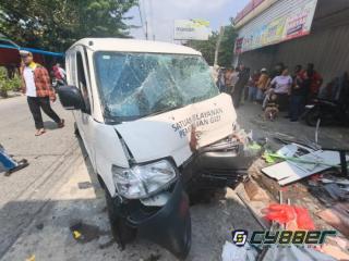 Tabrak Gerobak Pedagang di Bekasi, Mobil SPPG Ringsek